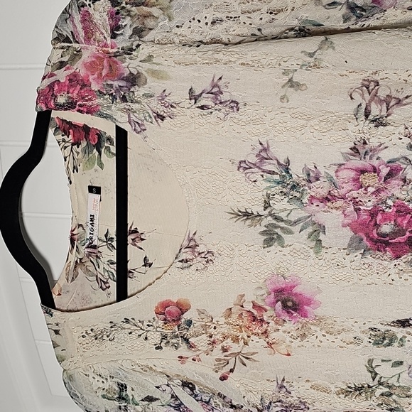 Origami Sm Floral Lace Long Blouse - Picture 3 of 15